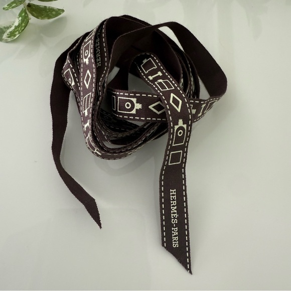 Authentic HERMES Ribbon - Picture 3 of 5